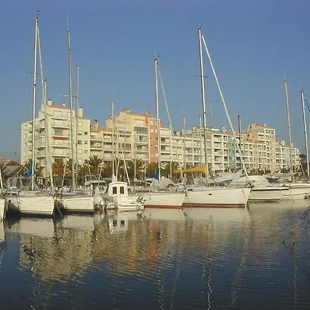 Apartment T2 Au Port D'hyeres Avec Jardinet Prive, 4 Pers, Proche Plages Et Commerces - Fr-1-335-203 *