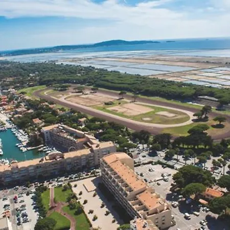 Apartment T2 Au Port D'hyeres Avec Jardinet Prive, 4 Pers, Proche Plages Et Commerces - Fr-1-335-203